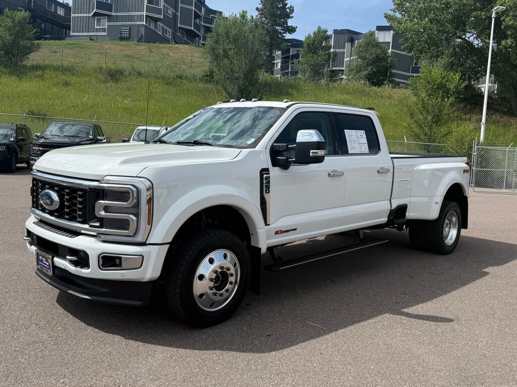 2024 Ford F-450 photo 3