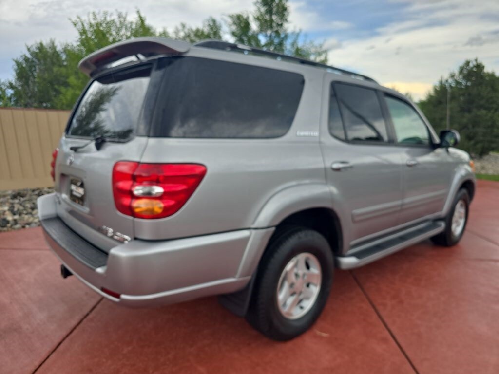 2002 Toyota Sequoia Limited photo 2