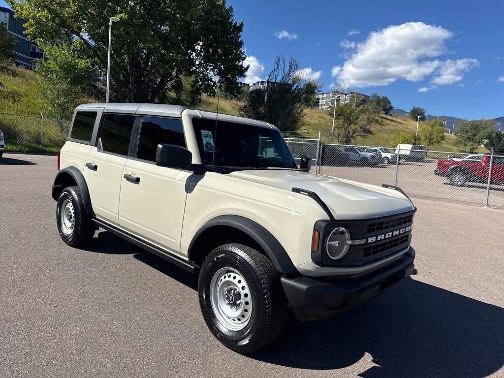 2025 Ford Bronco Base photo 2