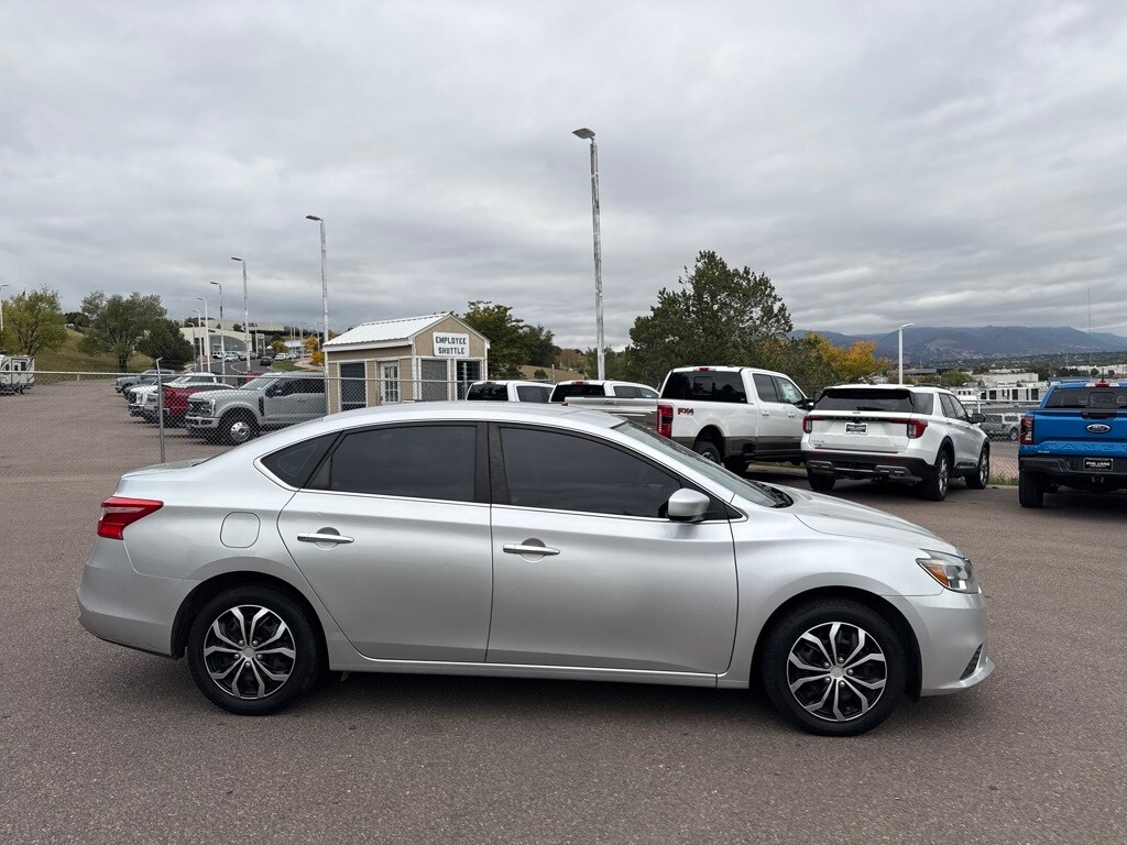 2016 Nissan Sentra S photo 3