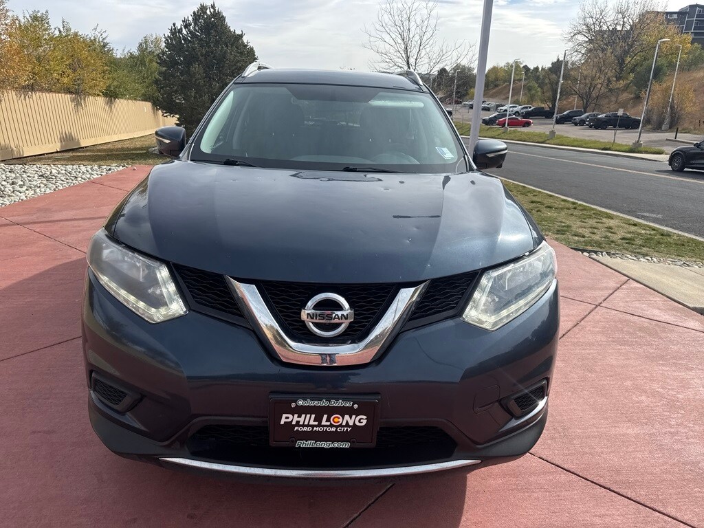 2015 Nissan Rogue SV photo 2