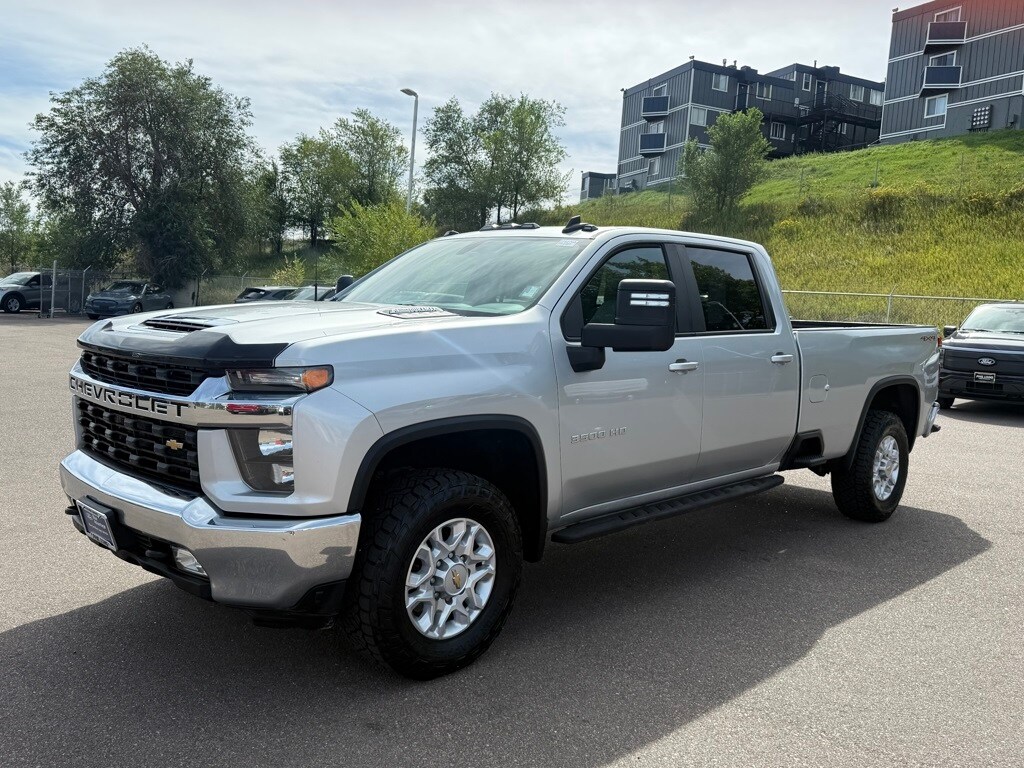 2022 Chevrolet Silverado 3500HD LT photo 3