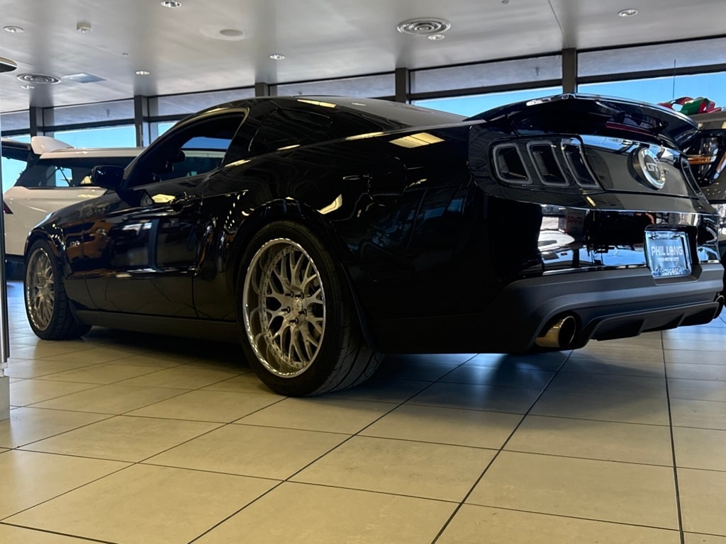 2011 Ford Mustang GT photo 2