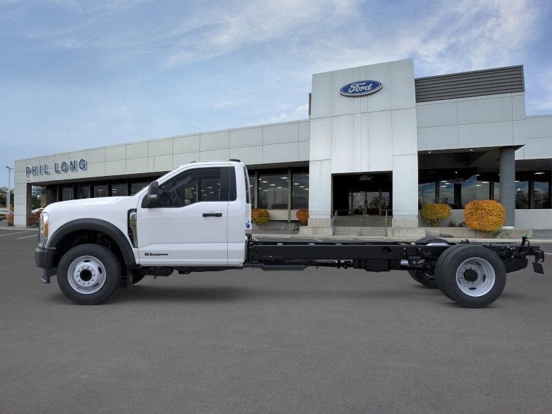 2025 Ford F-600 photo 3