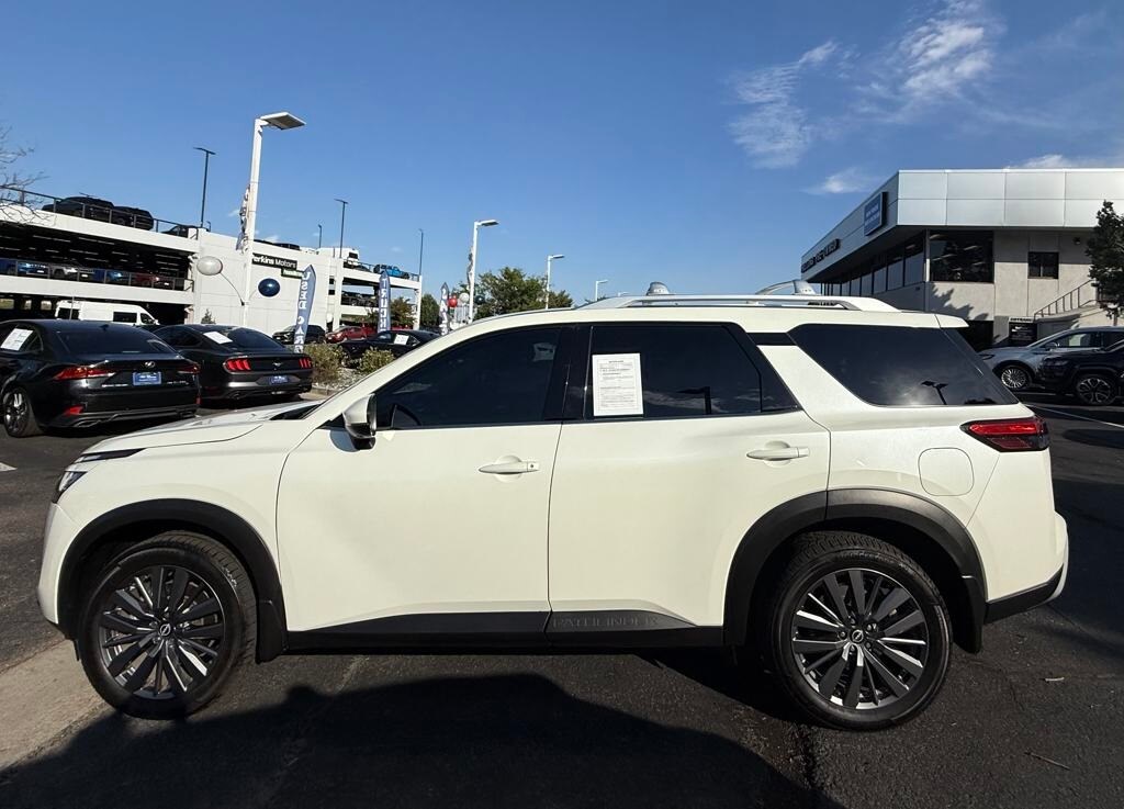 2023 Nissan Pathfinder SL photo 4