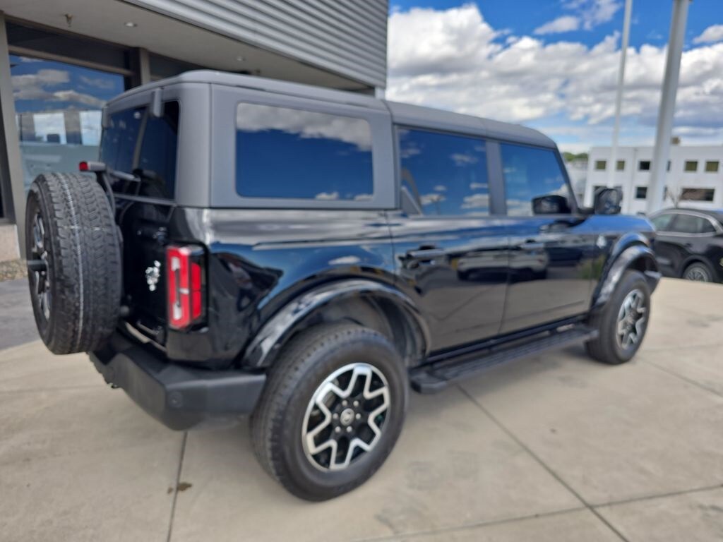 2022 Ford Bronco Outer Banks photo 2
