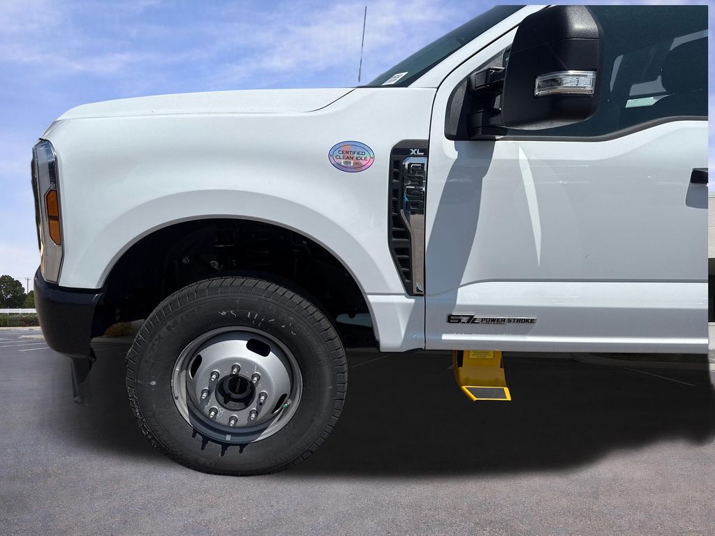 2026 Ford F-350 Super Duty Chassis Cab XL - Photo 24