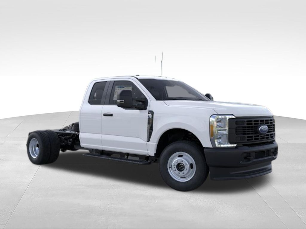 2025 Ford F-350 Super Duty Chassis Cab XL - Photo 7