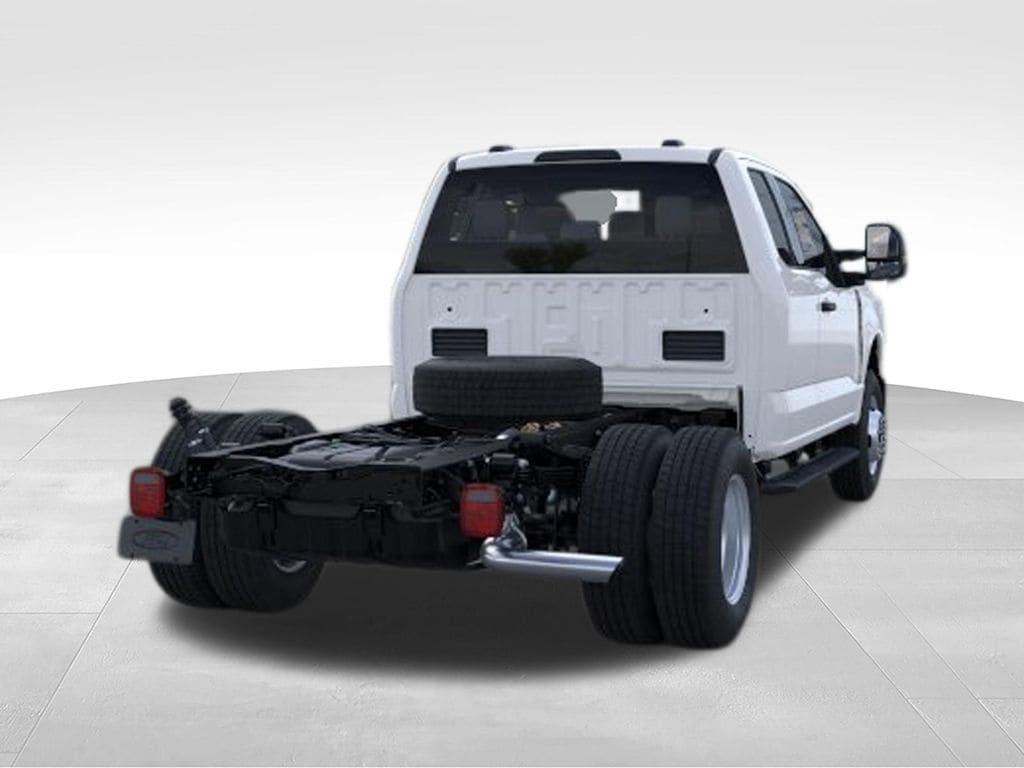 2025 Ford F-350 Super Duty Chassis Cab XL - Photo 8