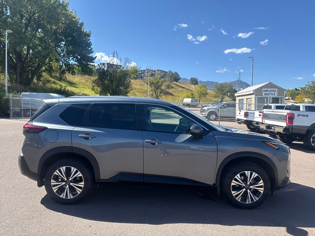 2023 Nissan Rogue SV photo 4