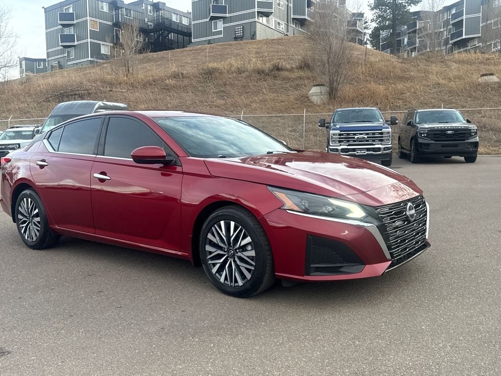 Used 2023 Nissan Altima 2.5 SV Sedan