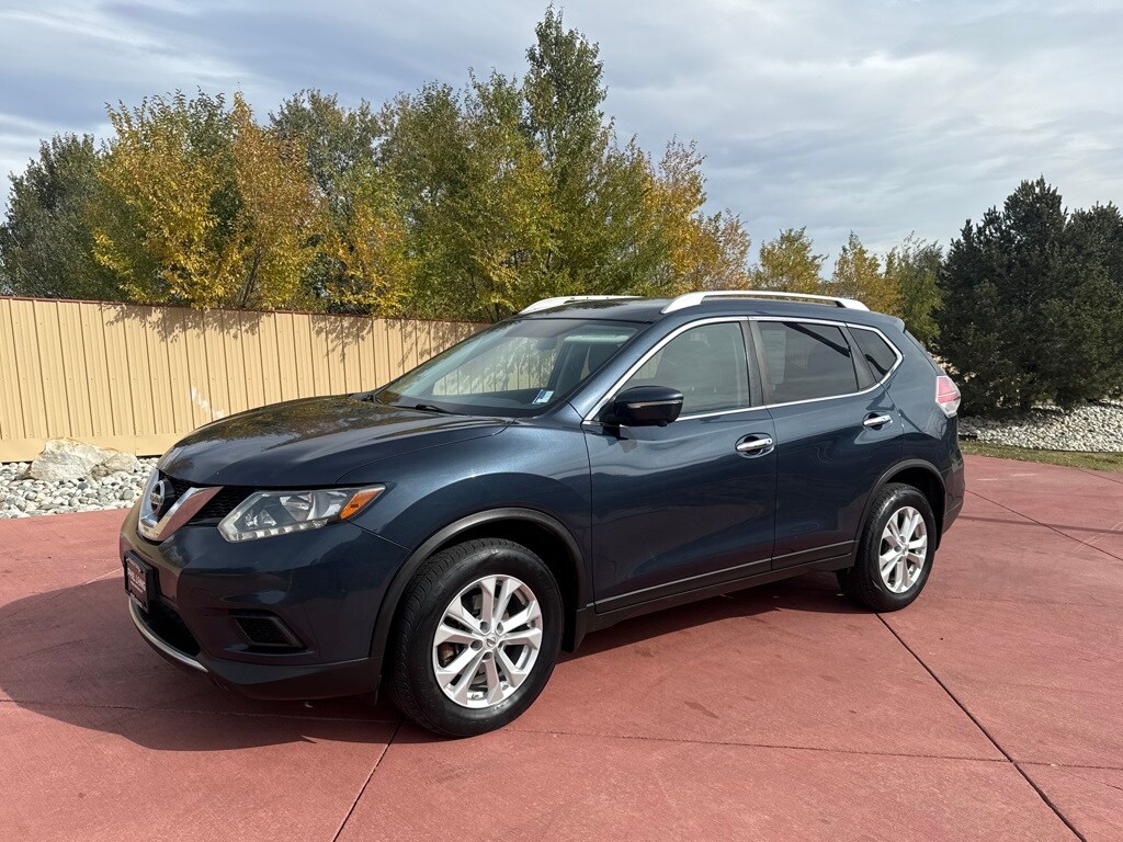 2015 Nissan Rogue SV photo 3