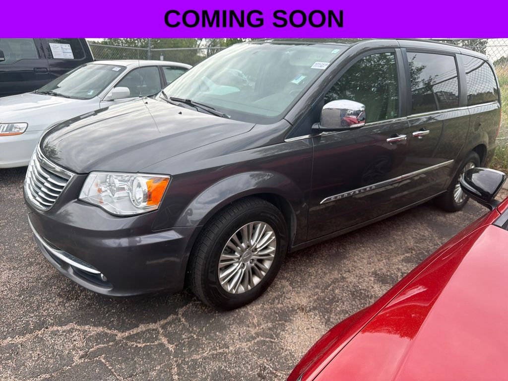 2015 Chrysler Town & Country Touring-L's photo