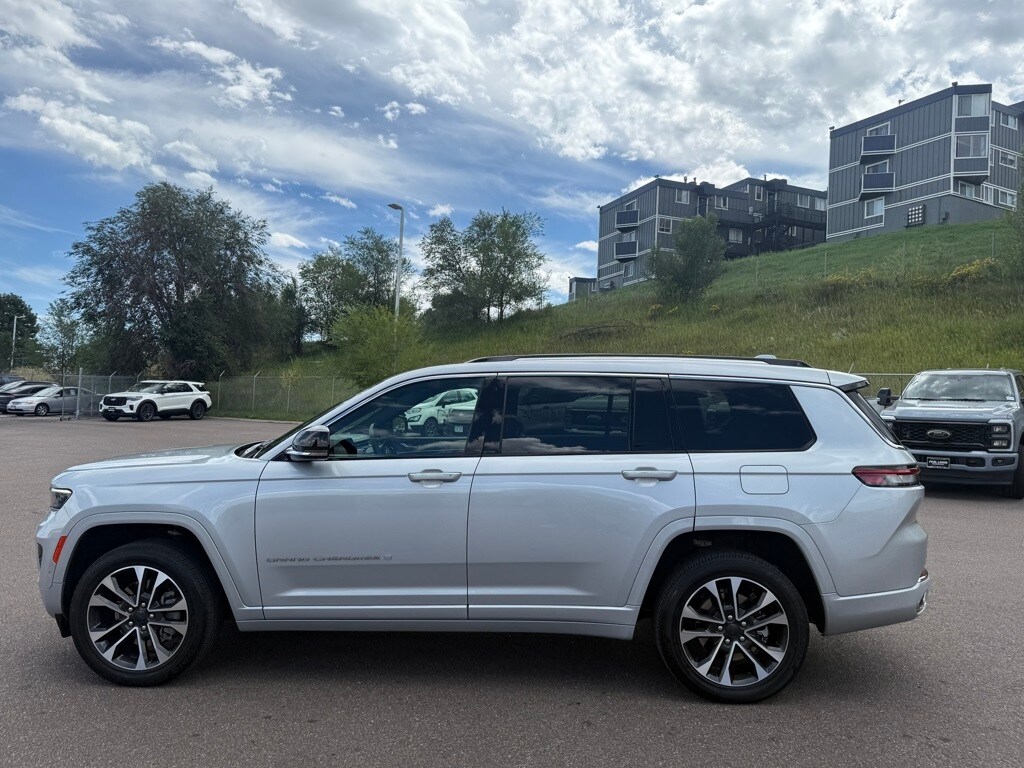 2022 Jeep Grand Cherokee Overland photo 3