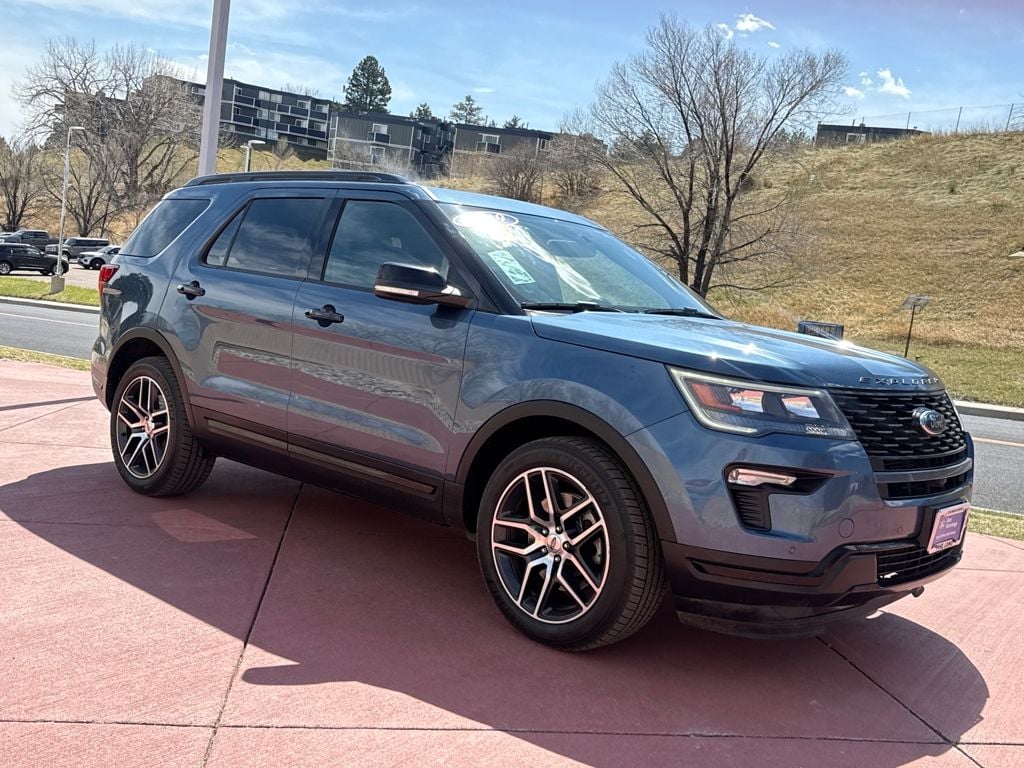 2019 Ford Explorer Sport photo 2