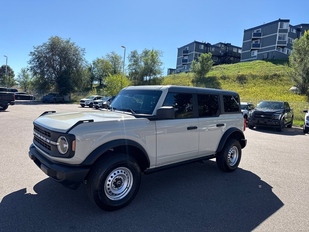 2025 Ford Bronco Base photo 2
