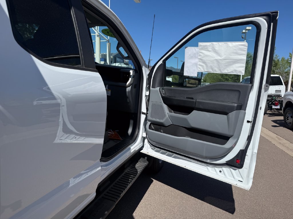 2025 Ford F-550 Super Duty Chassis Cab XL - Photo 23