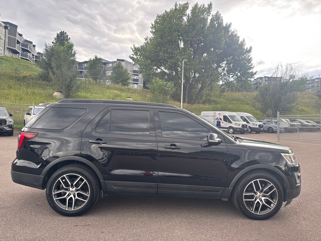 2016 Ford Explorer Sport photo 3