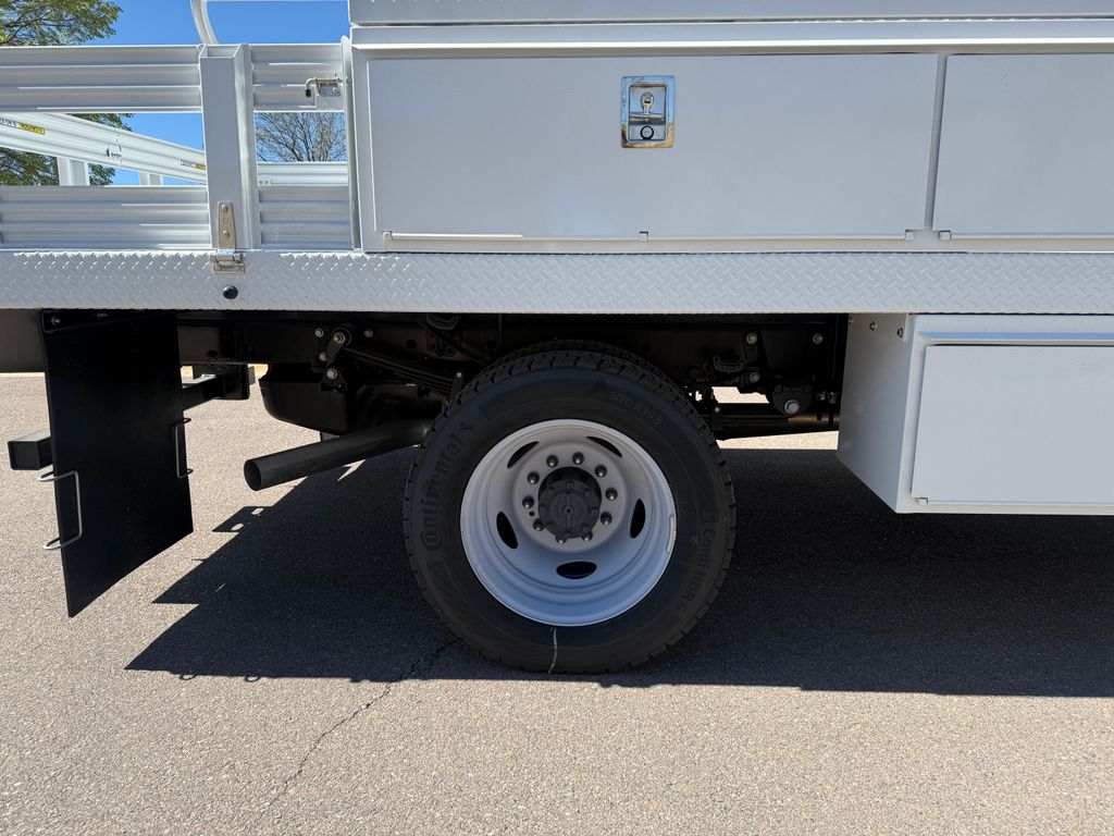 2025 Ford F-550 Super Duty Chassis Cab XL - Photo 32