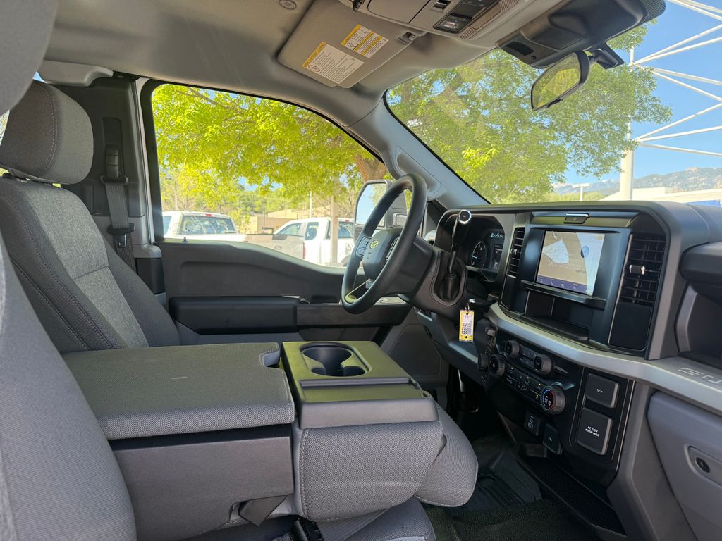 2025 Ford F-550 Super Duty Chassis Cab XL - Photo 27