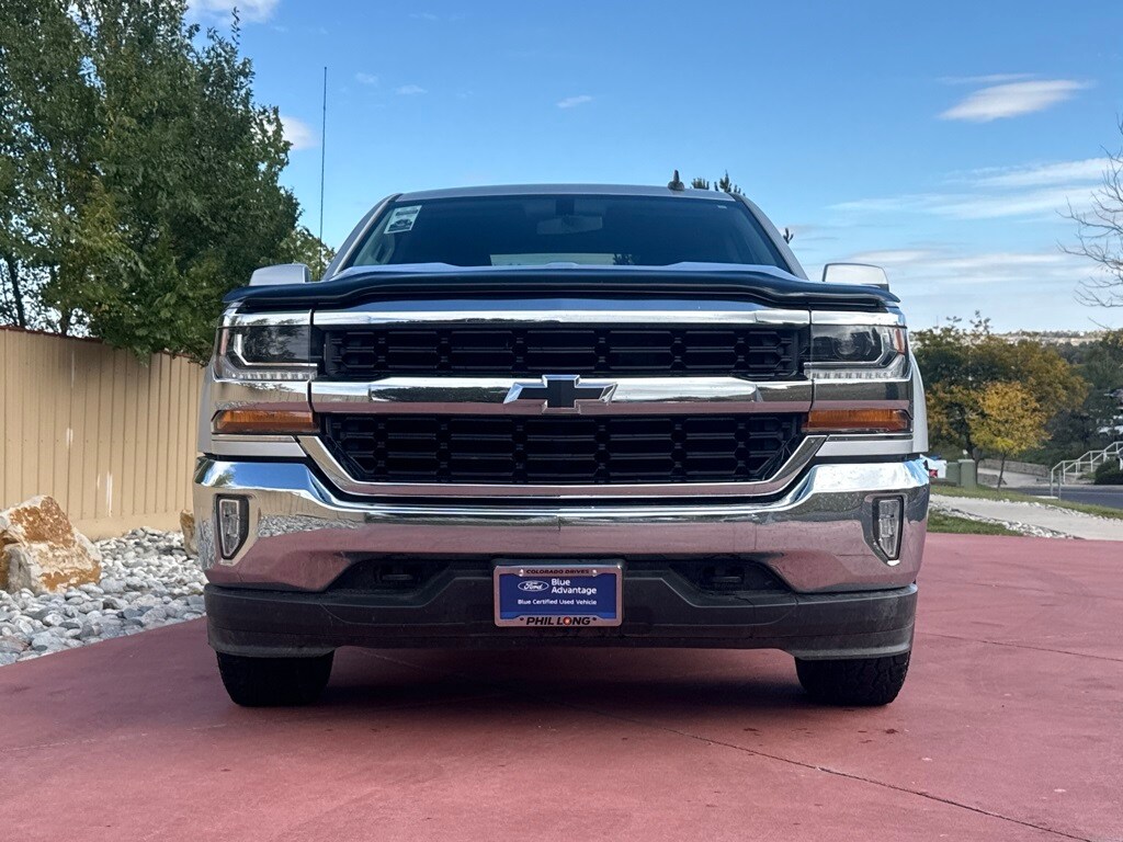 2017 Chevrolet Silverado 1500 LT photo 2