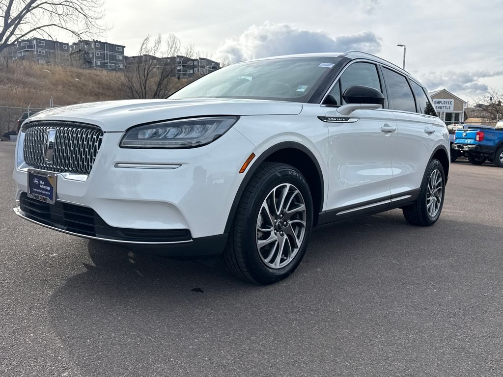 2022 Lincoln Corsair Standard photo 3