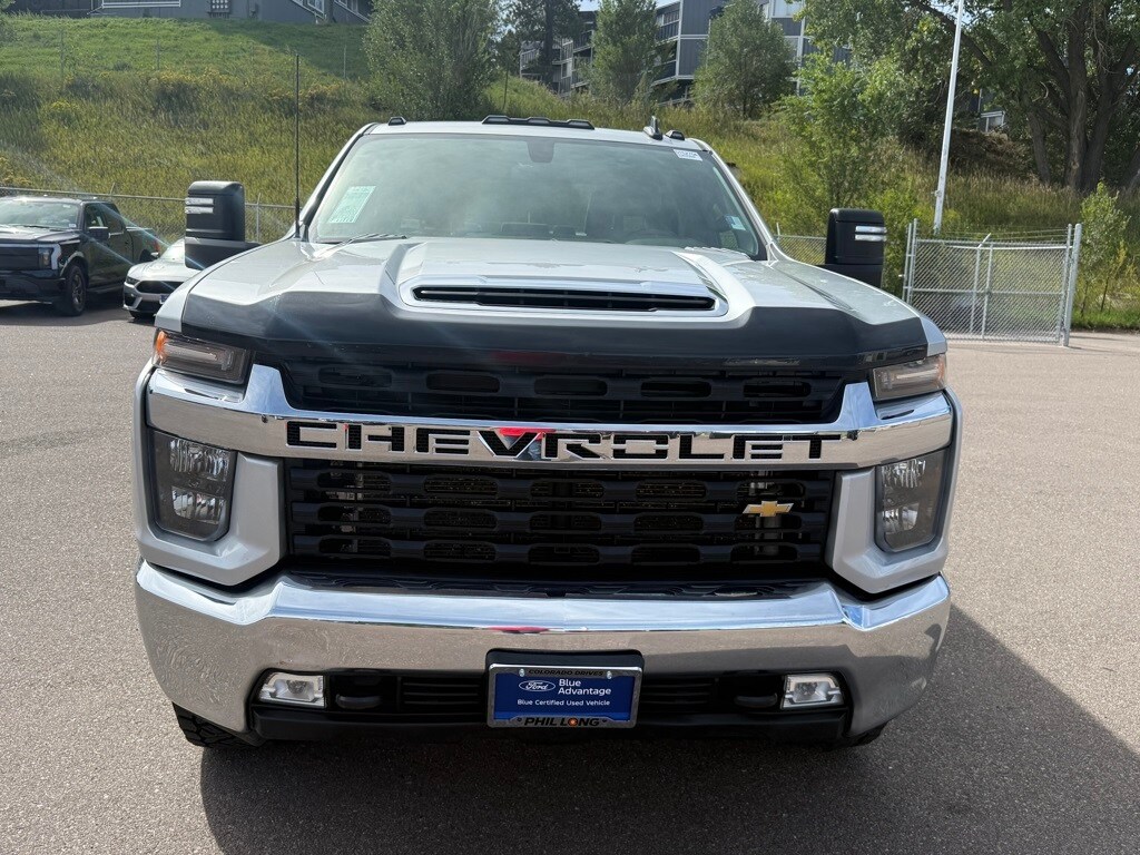 2022 Chevrolet Silverado 3500HD LT photo 2