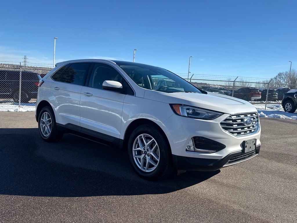 2022 Ford Edge SEL photo 2