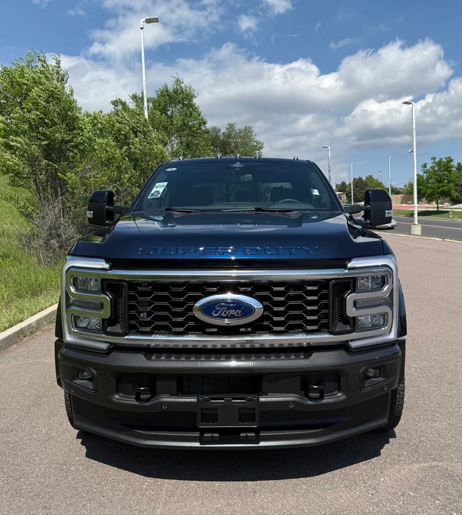 2025 Ford F-450 photo 2