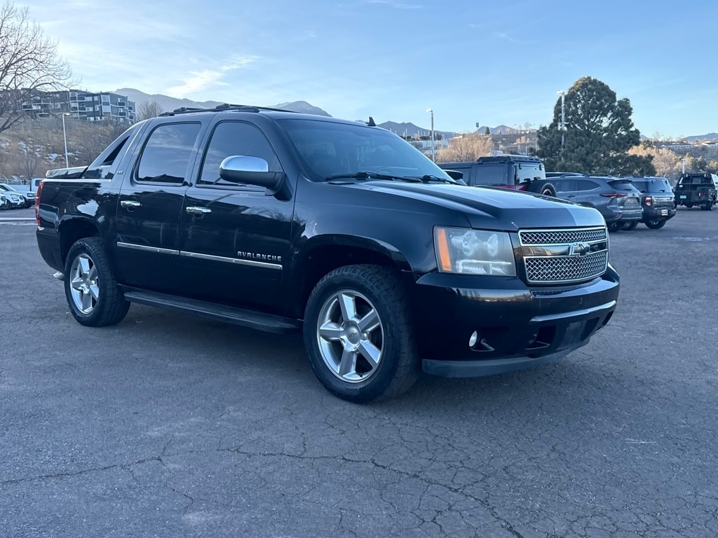 2011 Chevrolet Avalanche LTZ photo 4