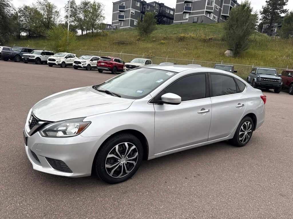 2016 Nissan Sentra S photo 2