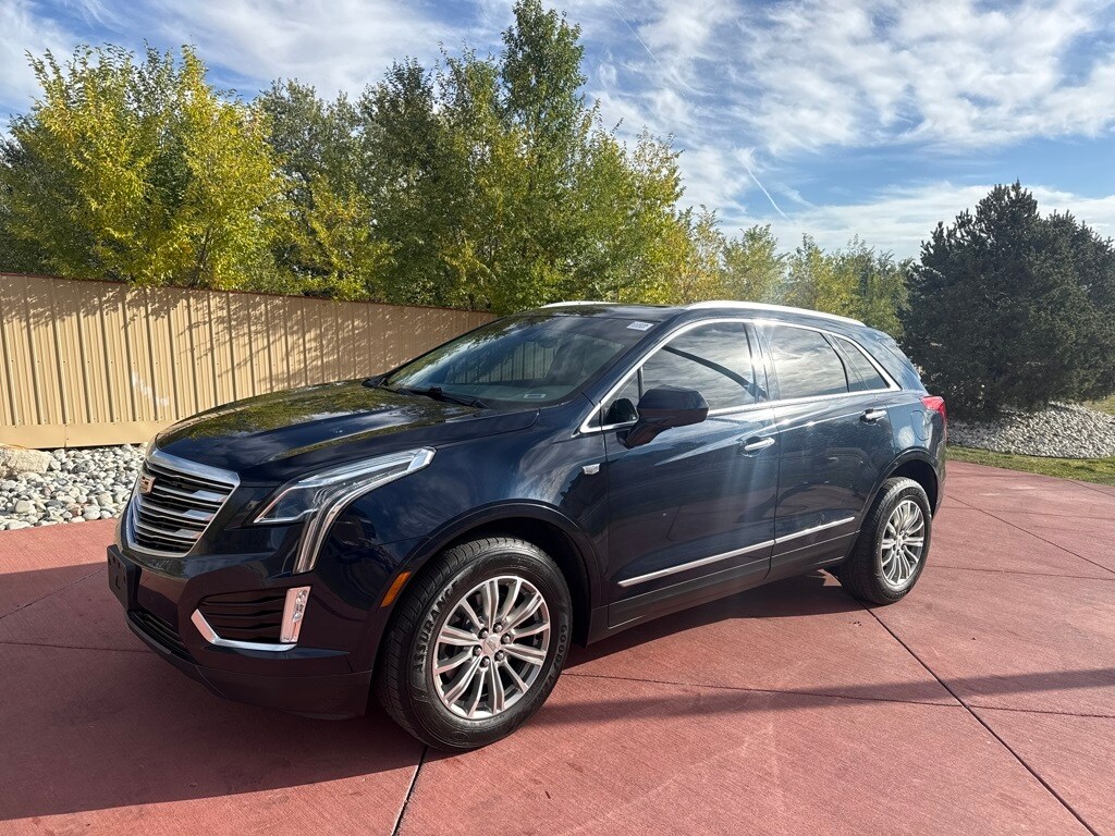 2017 Cadillac XT5 Luxury photo 2