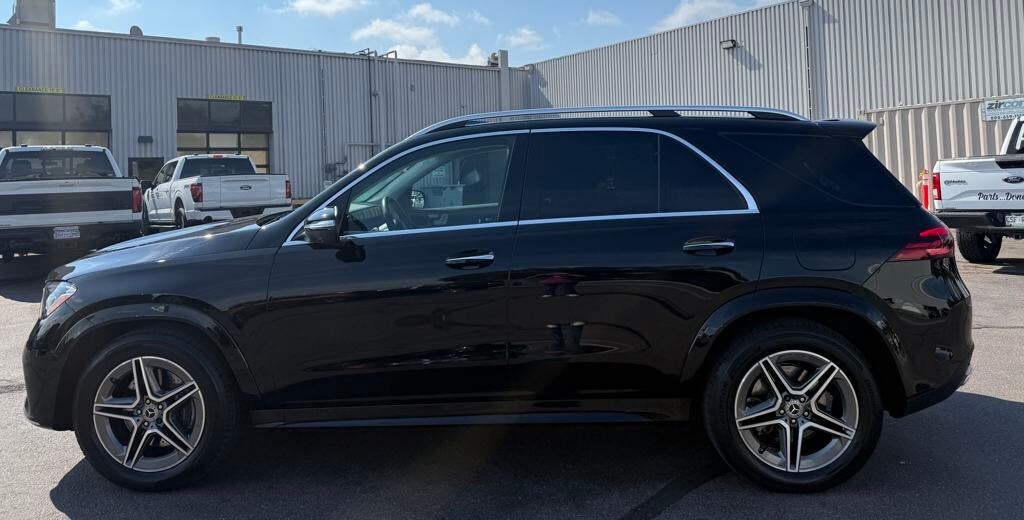 2024 Mercedes Benz GLE 450e photo 2