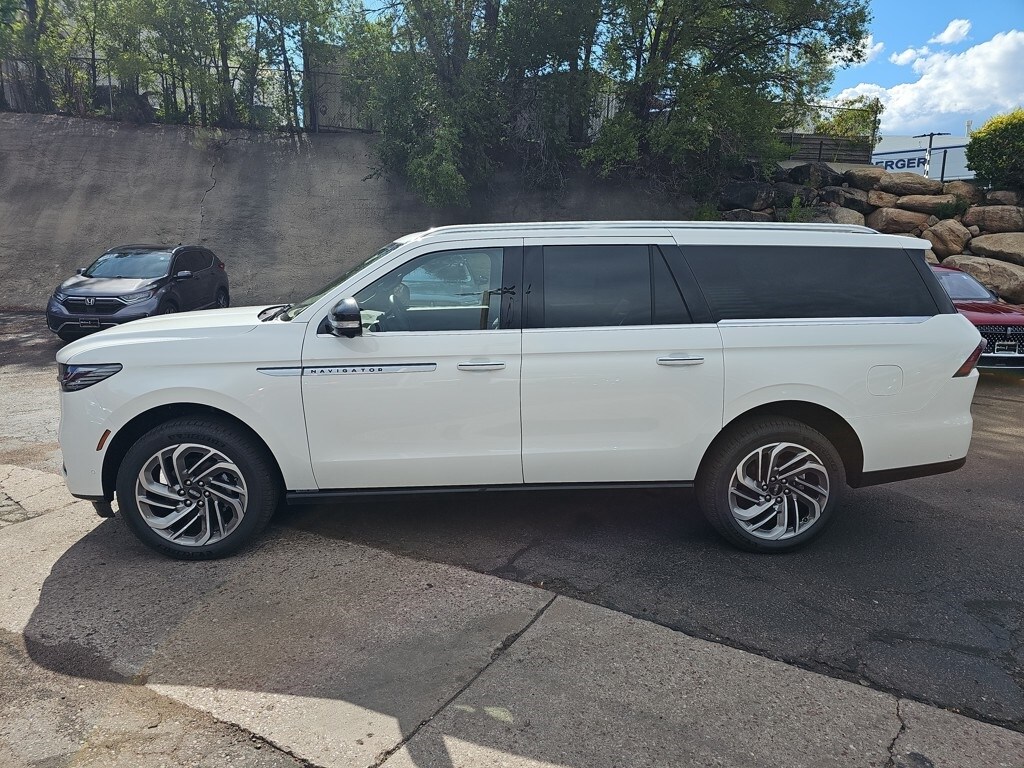 2025 Lincoln Navigator L Reserve photo 4
