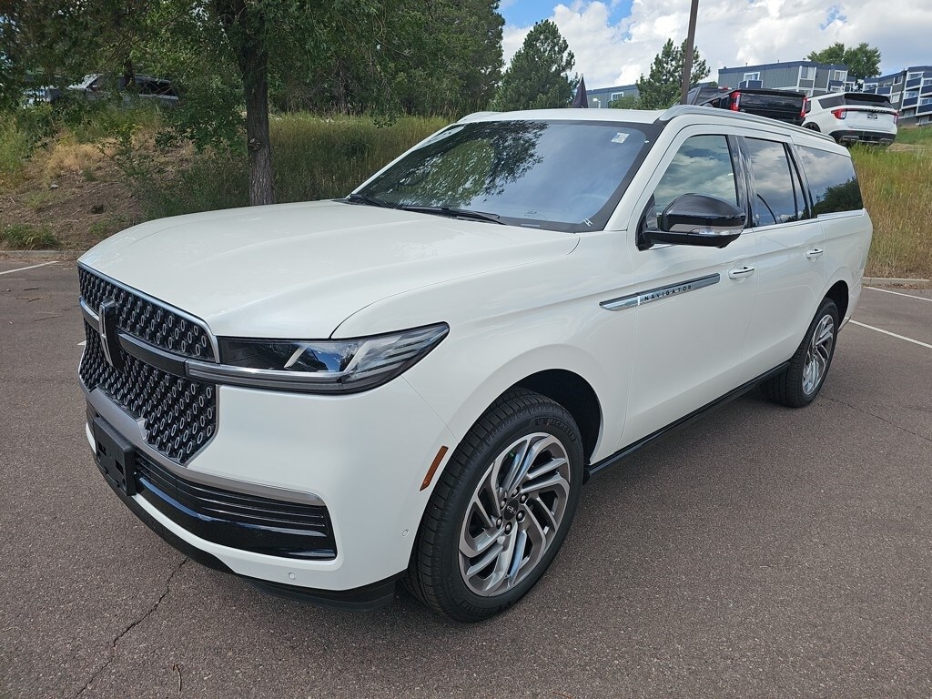 2025 Lincoln Navigator L Reserve photo 2