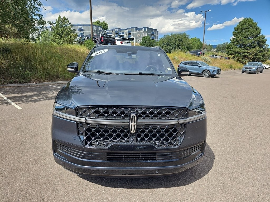 2025 Lincoln Navigator L Reserve photo 2