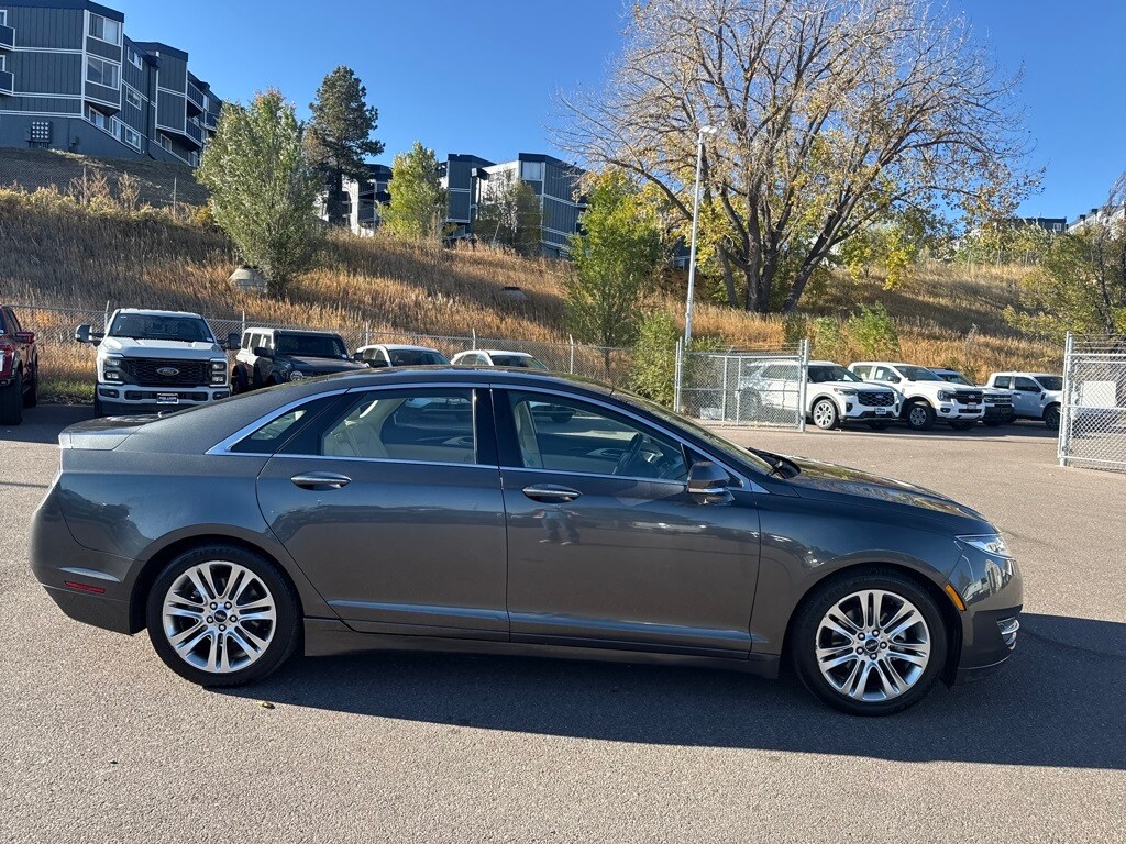 2015 Lincoln MKZ Hybrid photo 2