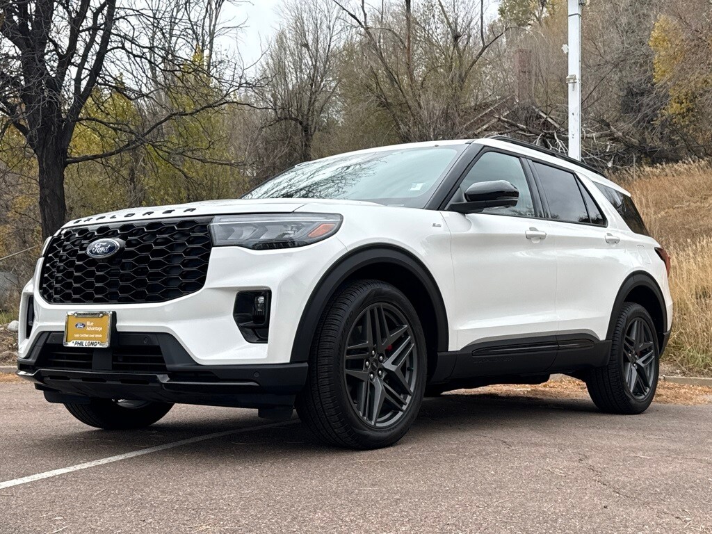2025 Ford Explorer ST-Line photo 3