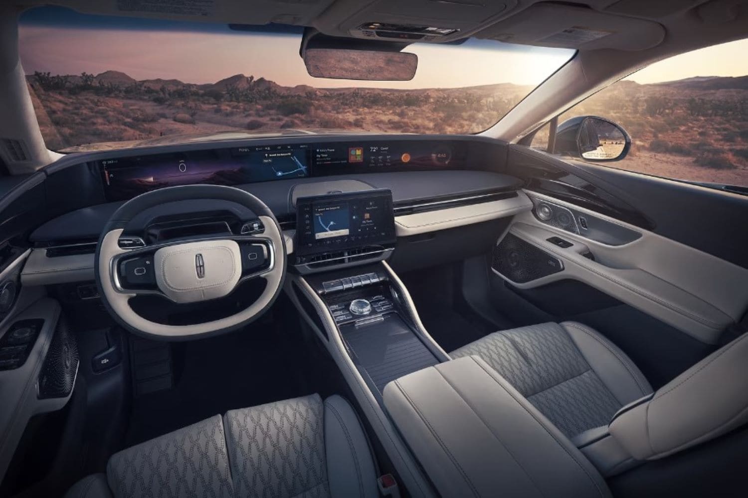 A look at the panoramic display inside the 2024 Lincoln Nautilus.