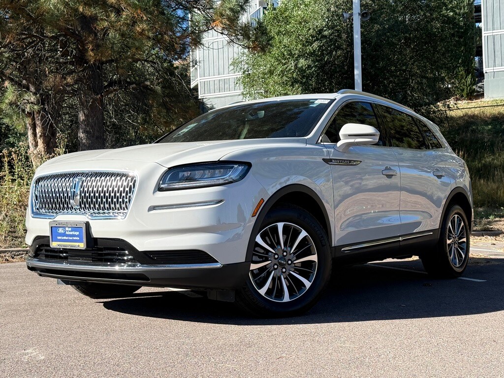 2023 Lincoln Nautilus Standard photo 2