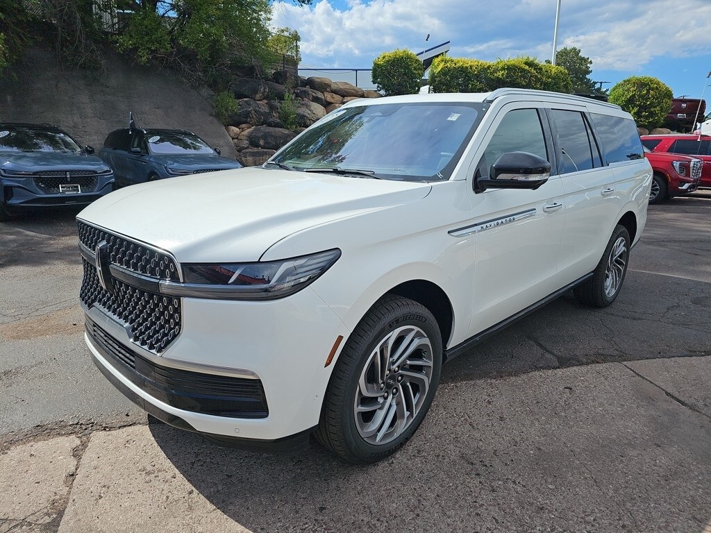2025 Lincoln Navigator L Reserve photo 3