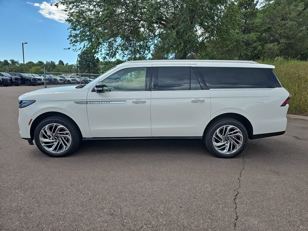 2025 Lincoln Navigator L Reserve photo 3
