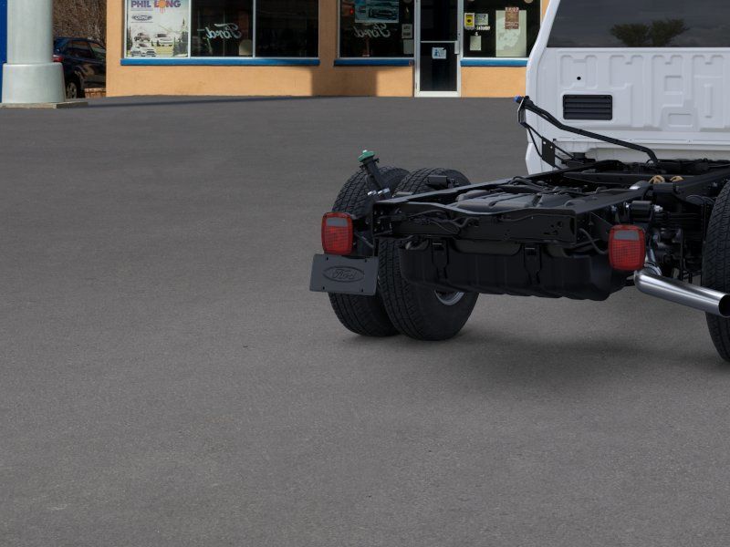2025 Ford F-350 Super Duty Chassis Cab XL - Photo 21