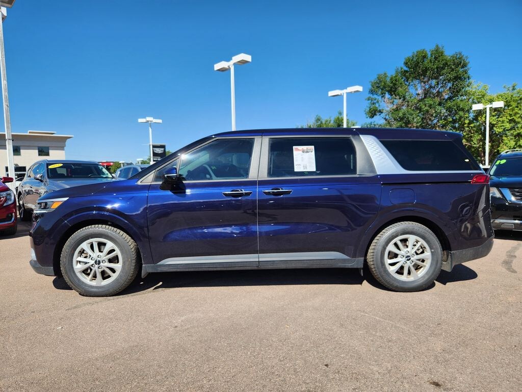 Used 2024 Kia Carnival LX Minivan/Van