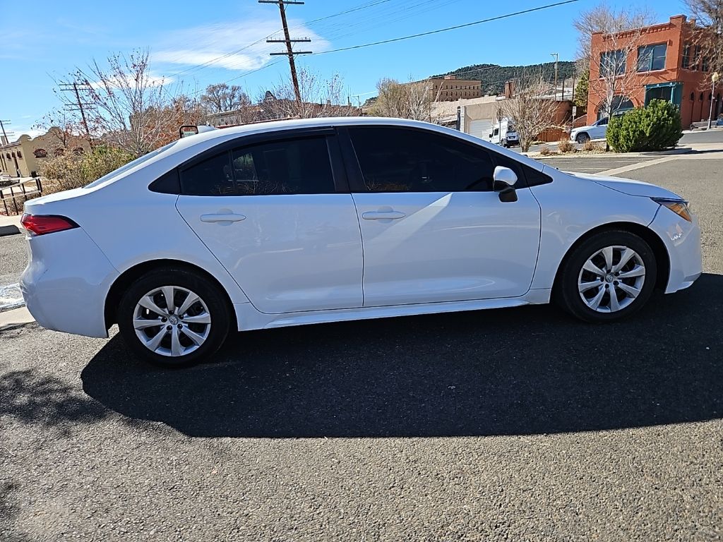 2021 Toyota Corolla LE photo 4