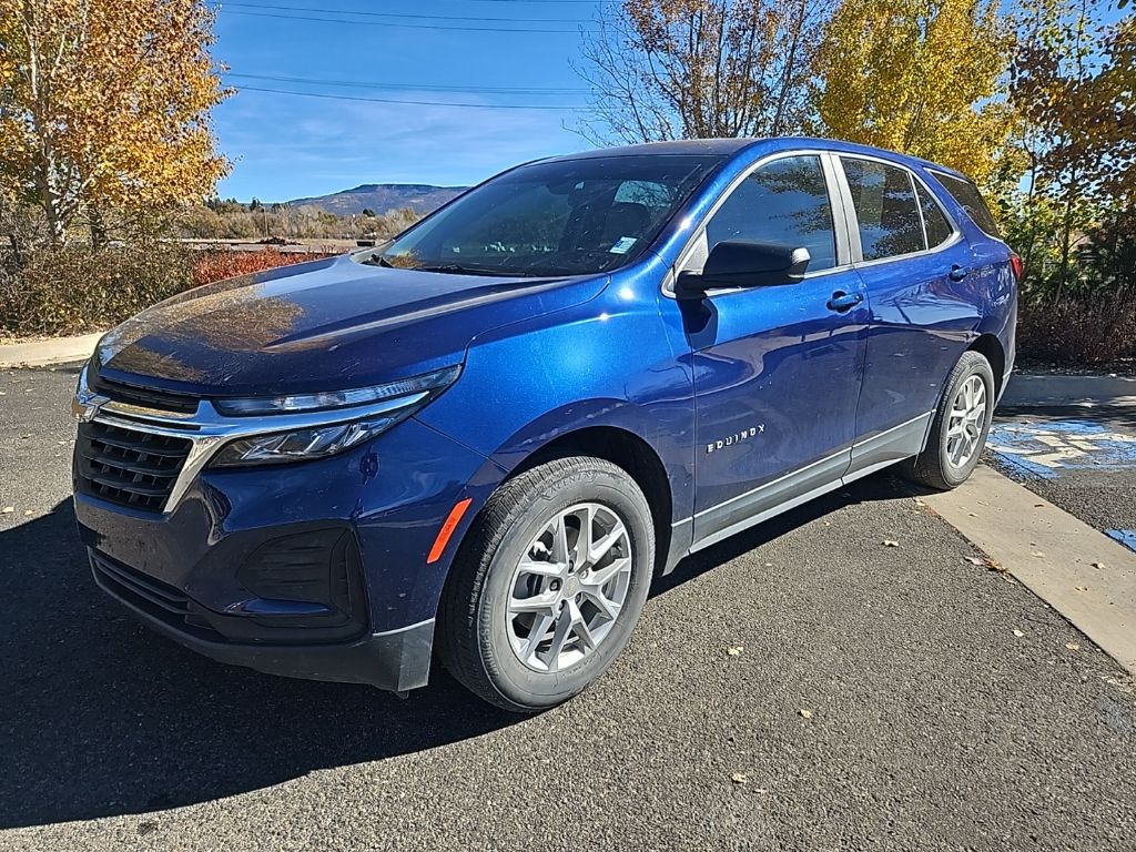 2023 Chevrolet Equinox LS's photo