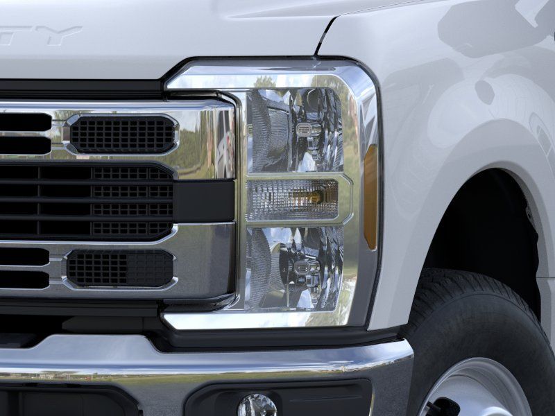 2025 Ford F-350 Super Duty Chassis Cab XL - Photo 18