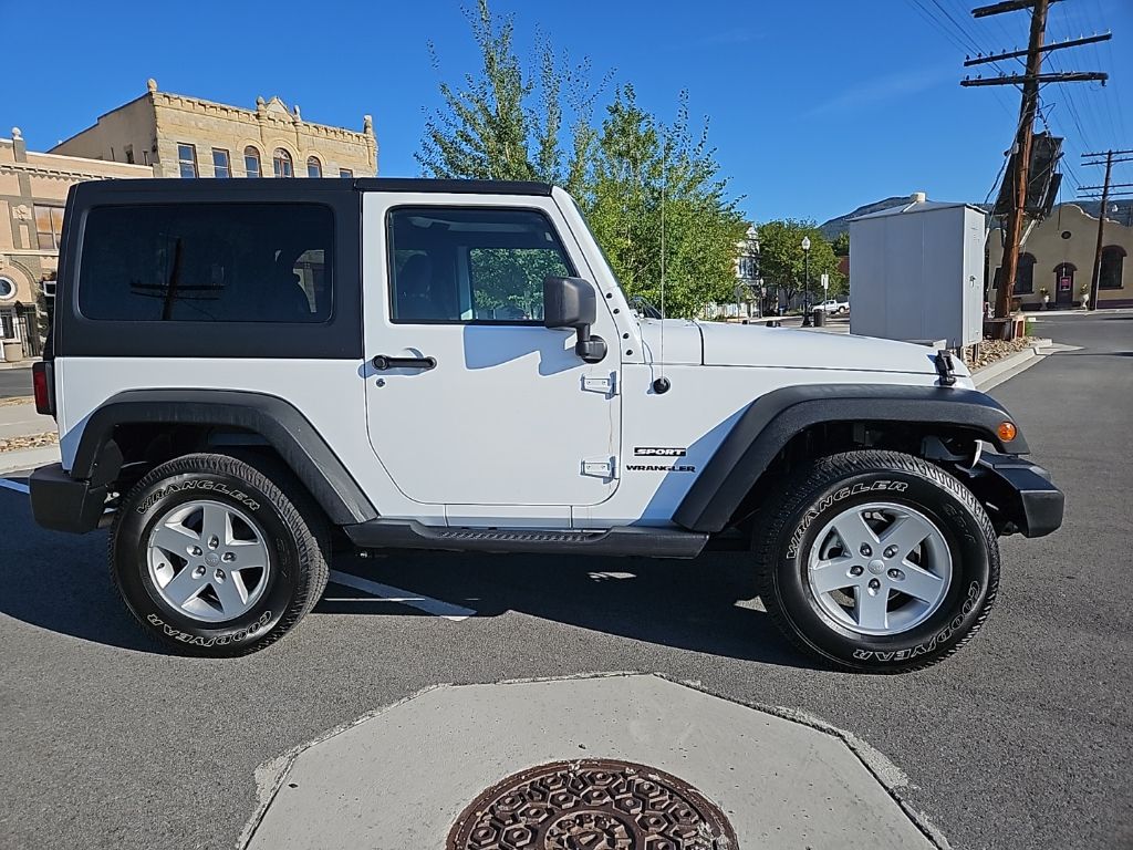 2017 Jeep Wrangler Sport S photo 4