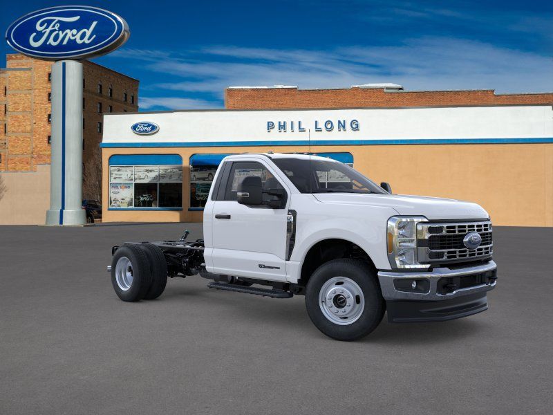 2025 Ford F-350 Super Duty Chassis Cab XL - Photo 7