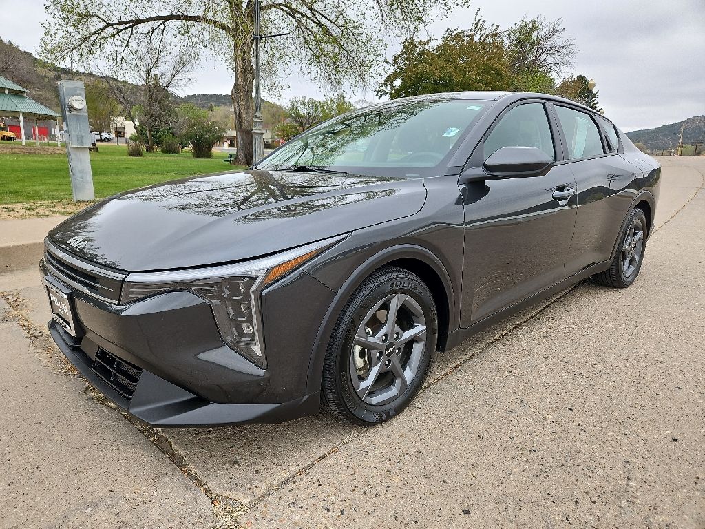 2025 Kia K4 LXS AT's photo